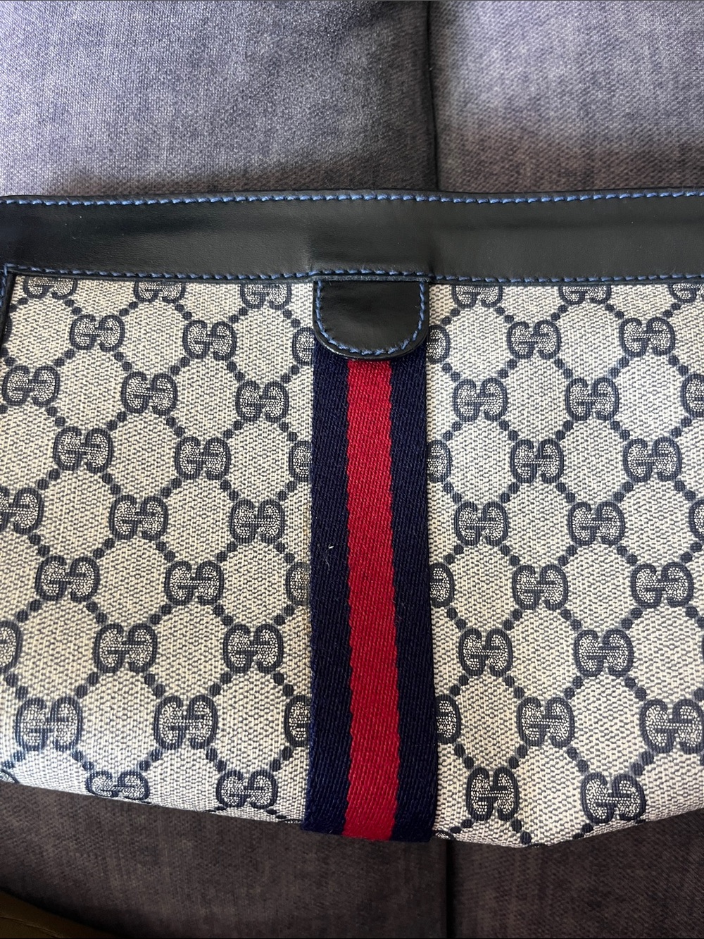 Set of 4 vintage Gucci clutches featuring the signature navy and red Web stripe. - Picture 11 of 13